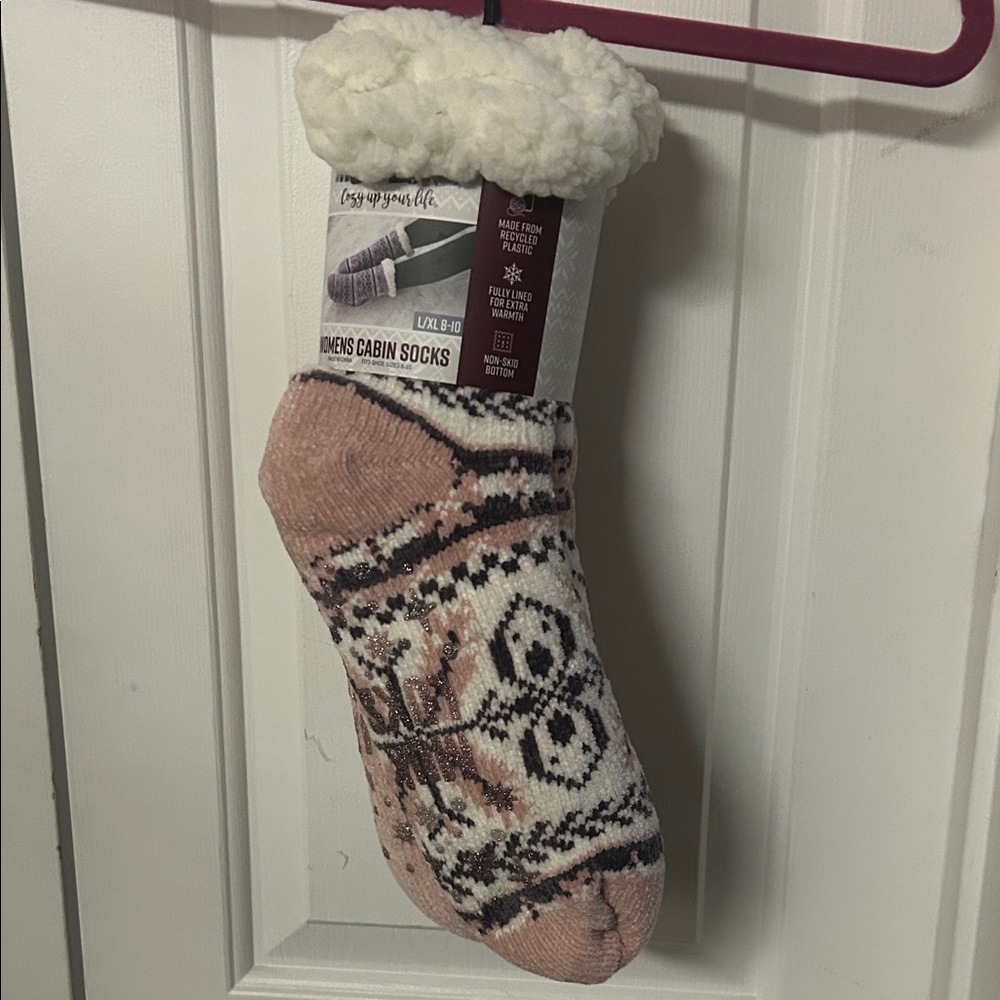 Muk Luks women’s cabin Socks - Pink and Cream